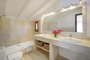 Bathtub, hair dryer, towels - Villa in Port Pollensa - Can Rullan (Puerto Pollensa)