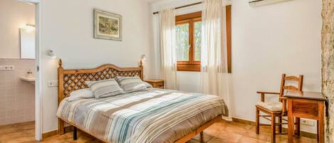 4 bedrooms, free WiFi, bed sheets