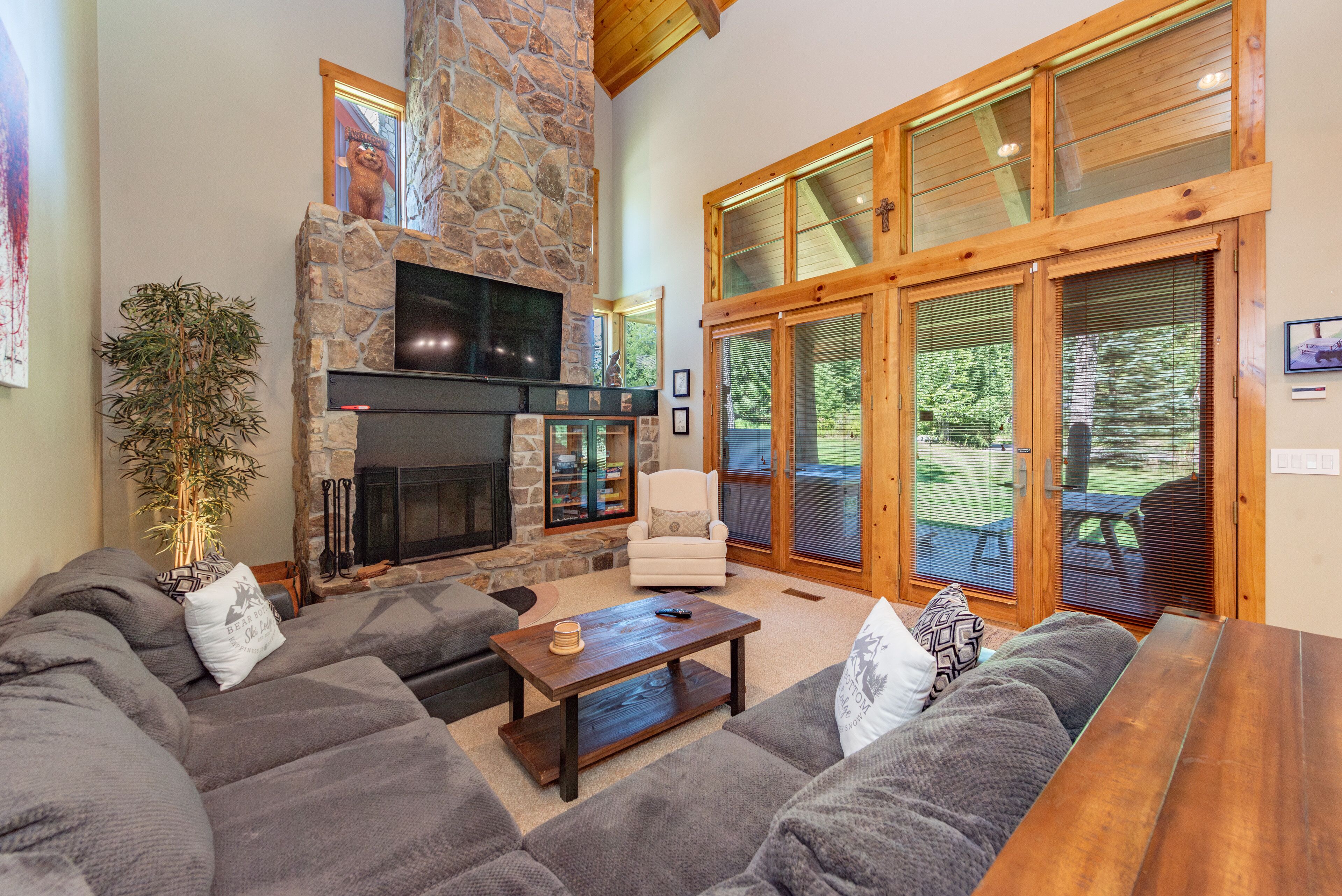 Smart TV, fireplace, DVD player