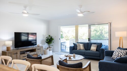 The Beachhouse @ Burrill - Your serene lake house retreat awaits