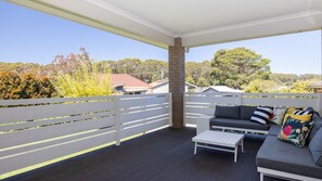 Property grounds - The Beachhouse @ Burrill - Your serene lake house retreat awaits (Burrill Lake)