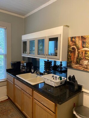Fridge, microwave, oven, stovetop - Comfortable Home Close to Downtown, Midtown, and FSU (Tallahassee)