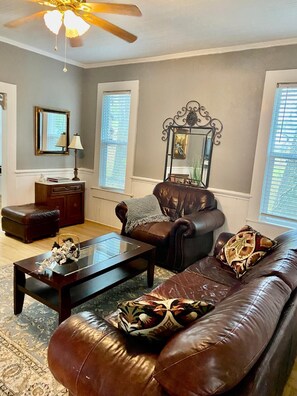 Smart TV, printers - Comfortable Home Close to Downtown, Midtown, and FSU (Tallahassee)