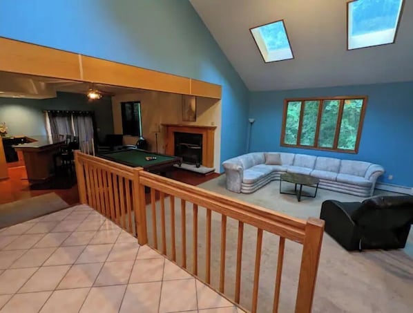 Smart TV, fireplace
