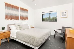4 bedrooms, desk, iron/ironing board, travel crib