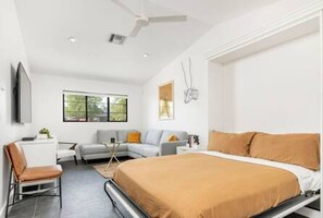 4 Schlafzimmer, Schreibtisch, Bügeleisen/Bügelbrett, Reisekinderbett