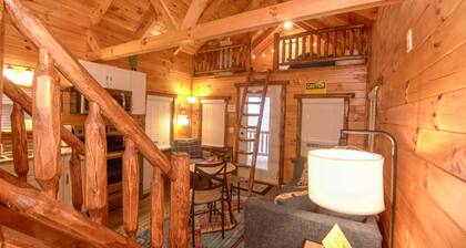Charming Lakeview Cabin Near Geneva-On-The-Lake, The Perfect Getaway!