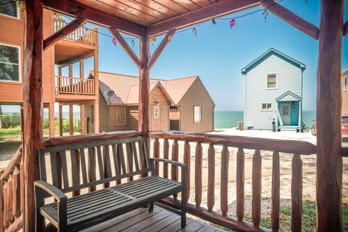 Charming Lakeview Cabin Near Geneva-On-The-Lake, The Perfect Getaway!