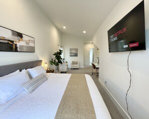 3 bedrooms, desk, iron/ironing board, travel cot - Brand New Home* Dual Master Suites. (Boise)