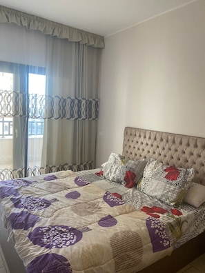Quarto básico | Wi-Fi de cortesia, roupa de cama