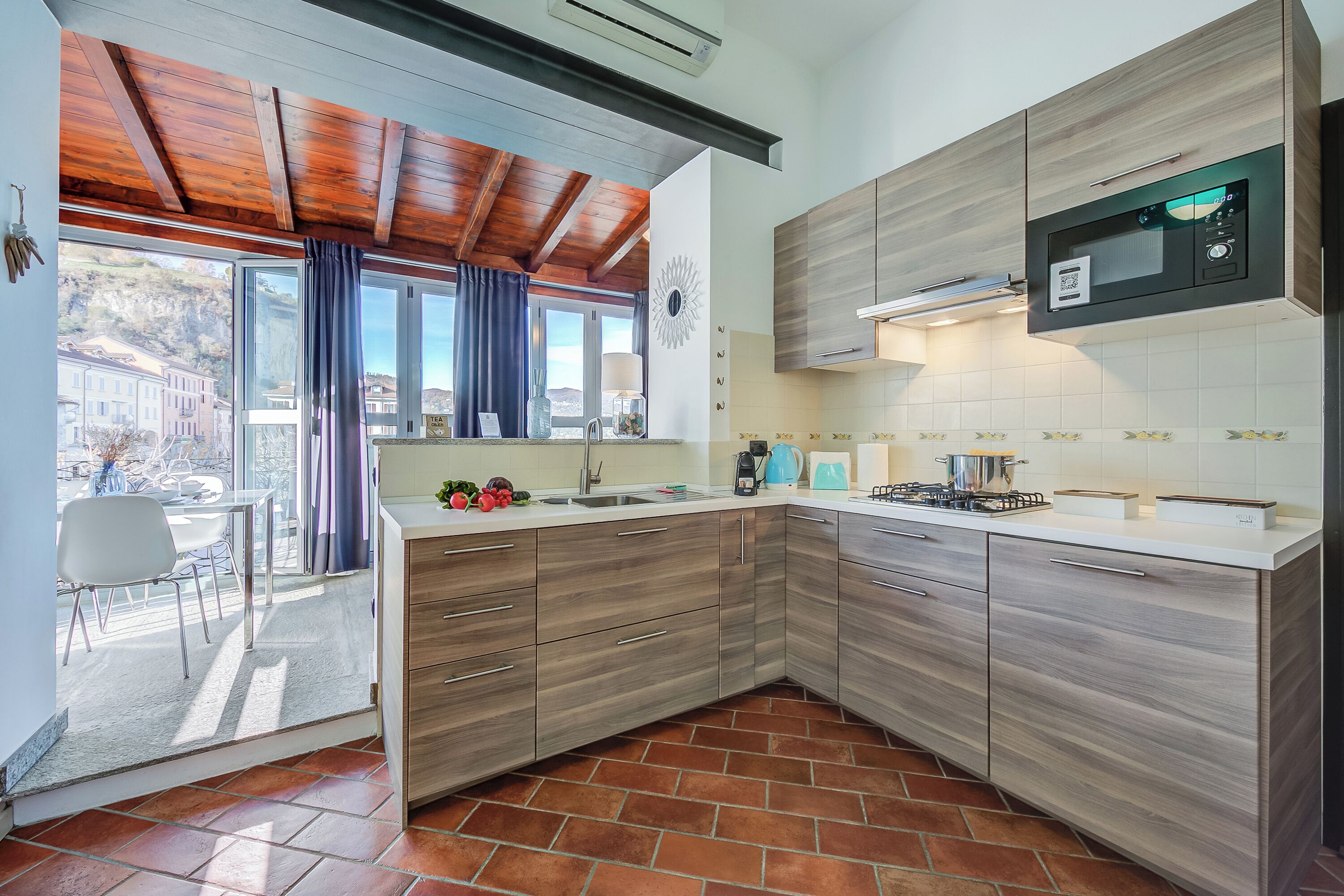 Apartemen Standar, beberapa kamar, tepi danau (Stella Del Lago Pied Dans L'Eau) | Dapur pribadi | Lemari es, microwave, kompor, dan mesin espresso