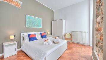 Standard Apartment, Multiple Bedrooms, Lakeside (Stella Del Lago Pied Dans L'Eau) | 1 bedroom, iron/ironing board, free WiFi, bed sheets