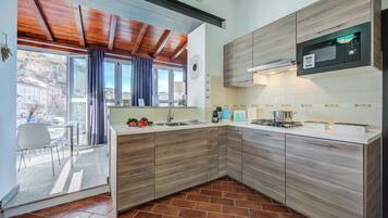 Standard Apartment, Multiple Bedrooms, Lakeside (Stella Del Lago Pied Dans L'Eau) | Private kitchen | Fridge, microwave, stovetop, espresso maker