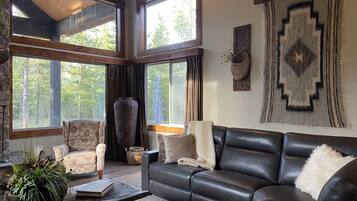 Smart TV, fireplace, DVD player, table football