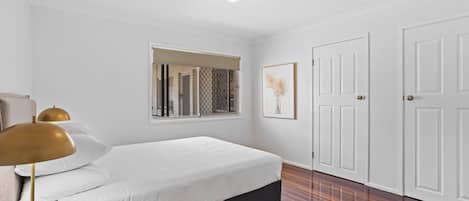 2 quartos, ferros/tábuas de passar roupa, Wi-Fi, roupa de cama