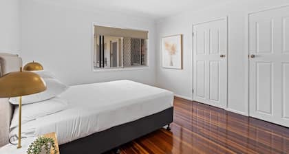 Windsor Cosy 2-Bedroom Unit in Quiet Neighborhood