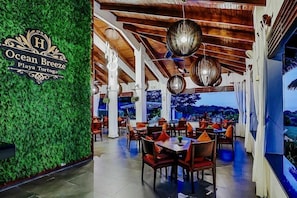 Dining - Ocean Breeze · Ocean Breeze - Truly Paradise From Every Angle (Ojochal)