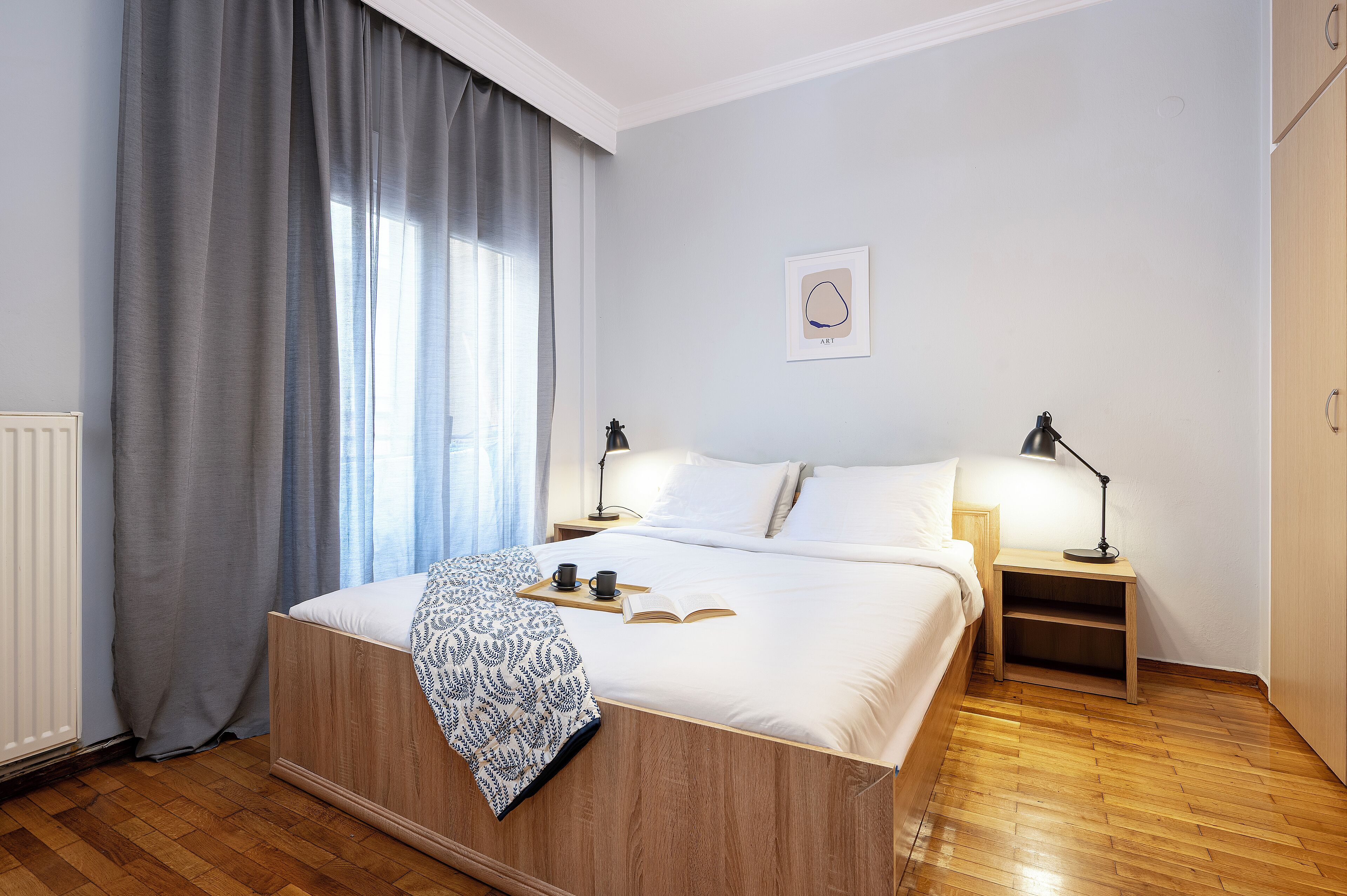 4 habitaciones, tabla de planchar con plancha y cuna de viaje 