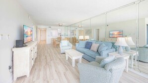 Living area - Stunning View- Low Density Complex (Gulf Shores)