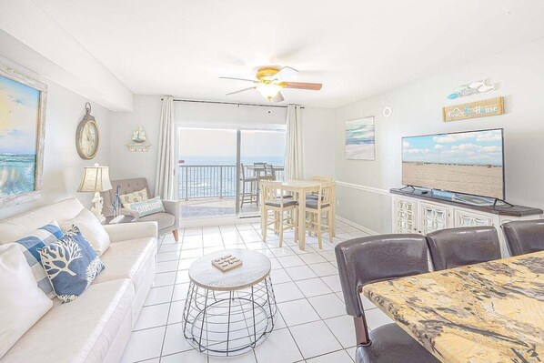 Living area - Gulf Front Condo with a Gorgeous View (Orange Beach)