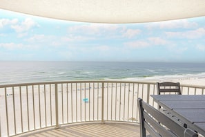 Outdoor dining - Gulf Front Condo with a Gorgeous View (Orange Beach)