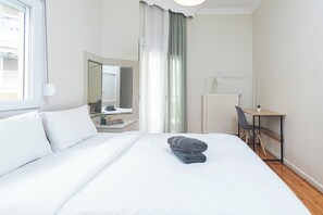 3 bedrooms, iron/ironing board, travel crib, free WiFi