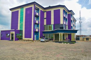 Front of property - HALATRIA HOTEL & TOWERS (Osogbo)