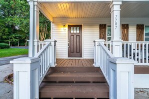 Exterior detail - 7707 Bailey Cove Rd MTR · Bailey Cove Bungalow / Fiber Wi-Fi / 4 Beds (Huntsville)