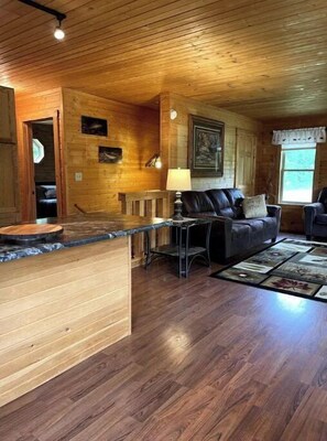 Lobby - Timber Coulee Creek in backyard, king size bed, grill on deck,  large garage. (Westby)