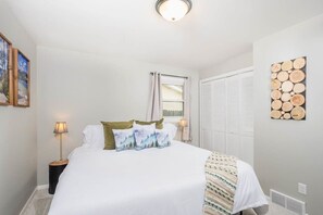 3 bedrooms, desk, iron/ironing board, WiFi