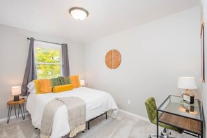 3 habitaciones, escritorio, tabla de planchar con plancha y wifi 