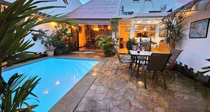 Acogedora casa de lujo con piscina privada climatizada, A/C a 5 min del centro.
