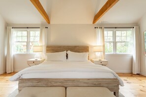 3 bedrooms, desk, iron/ironing board, travel crib - Designer East Hampton Farmhouse - Bike to Amagansett, Ocean Beaches, Pool Open (East Hampton)