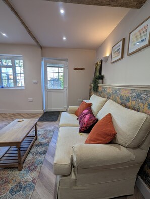 Smart-TV, Bücher, Stereoanlage