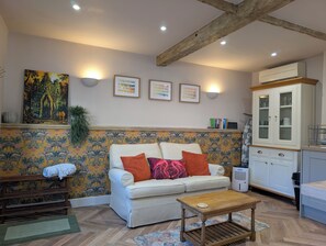 Téléviseur connecté, livres, chaîne audio