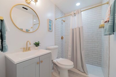 Renovated 3bd/2ba (+Pool) near Dtown & The Beach
