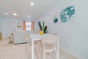 Dining - Renovated 3bd/2ba (+Pool) near Dtown & The Beach (West Palm Beach)