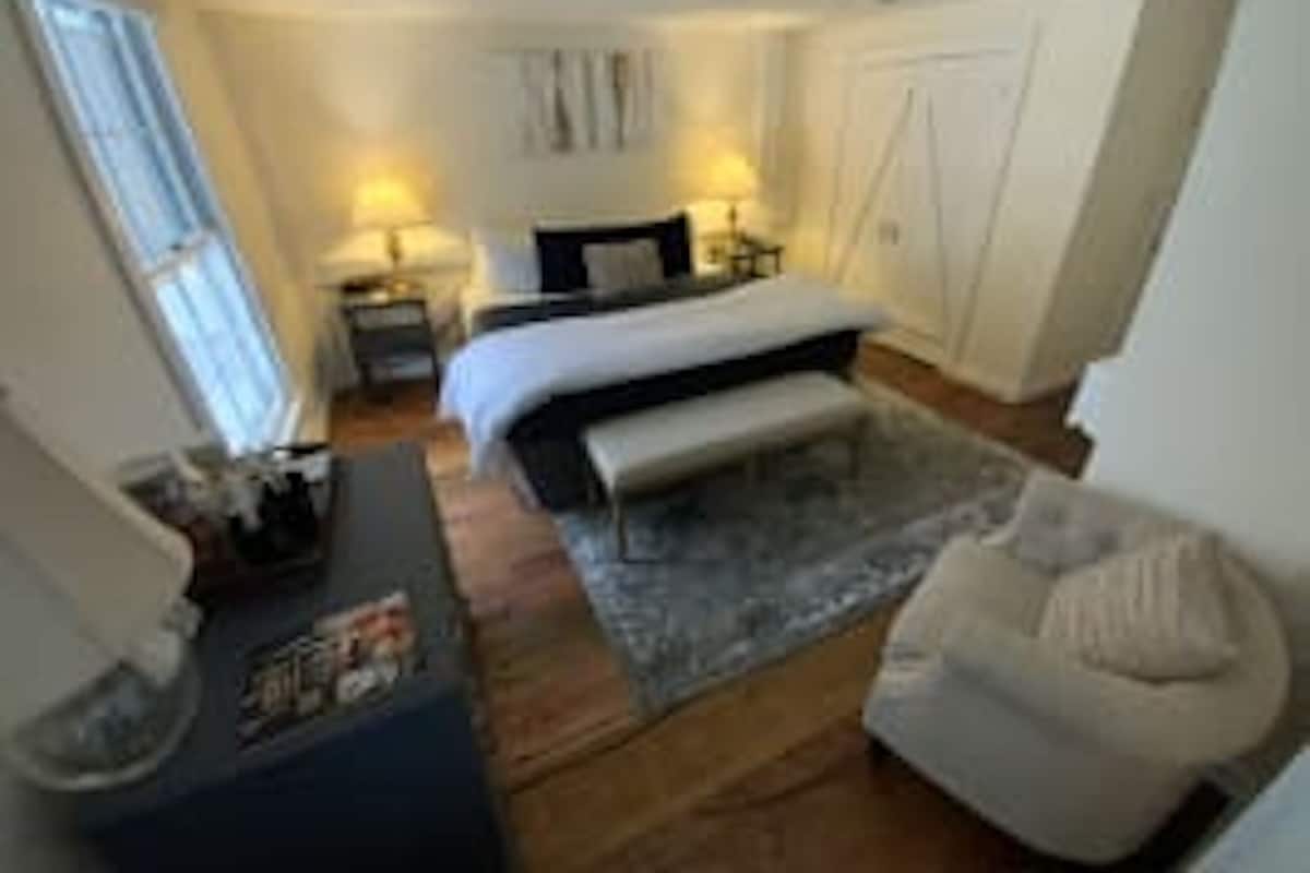 Inn Room 6, Luxury Room, 1 Bedroom, Non Smoking | 1 bedroom, premium bedding, down comforters, individually furnished