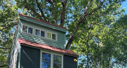 White Oak Tree House by Garden of the Gods in the Shawnee National Forest