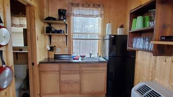 Cafetera y tetera y toallas de papel