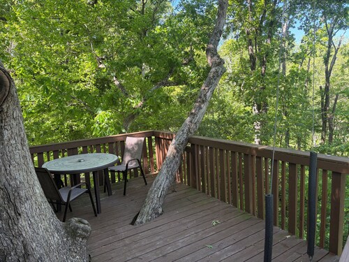 White Oak Tree House by Garden of the Gods in the Shawnee National Forest
