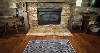Twin Oaks Antique Cabin by Garden of the Gods in the Shawnee National Forest