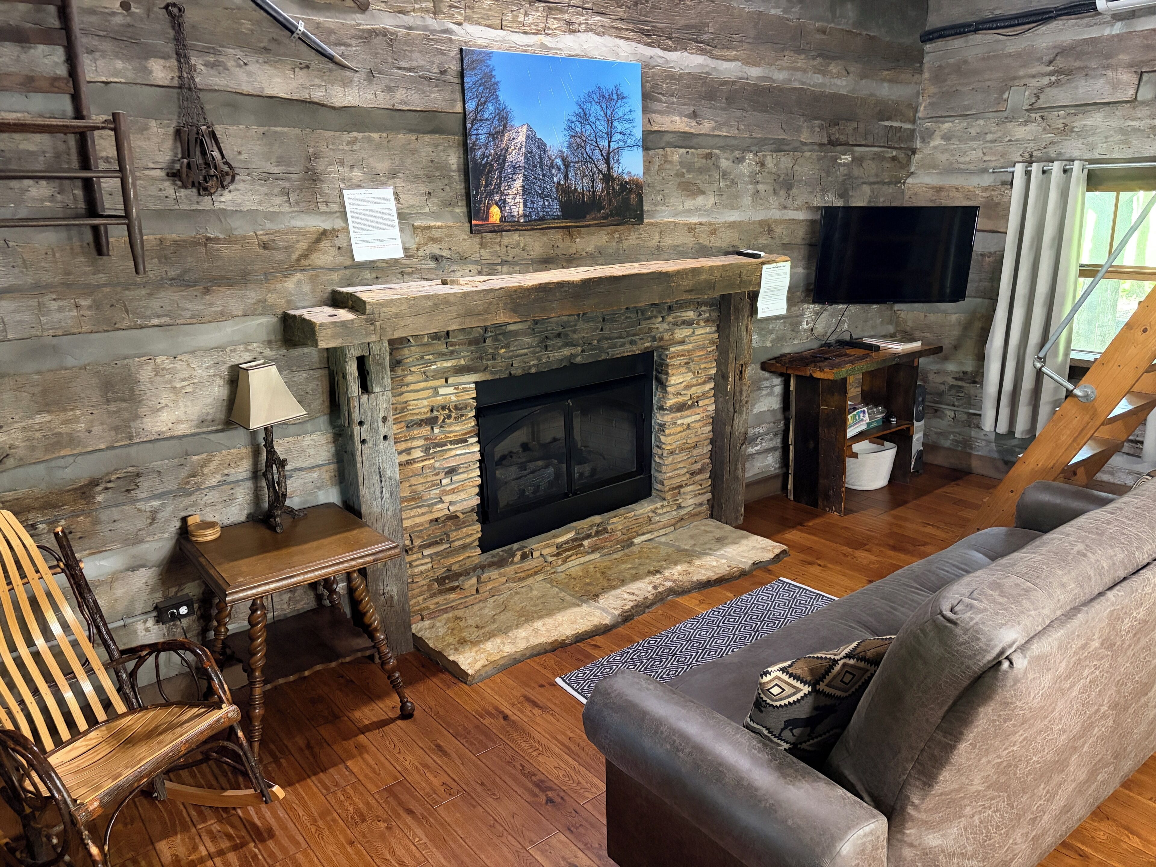 TV, fireplace