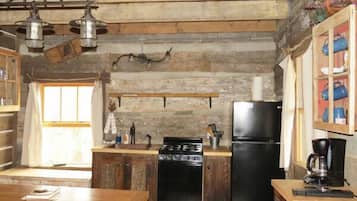 Refrigerador, microondas, horno y cafetera y tetera