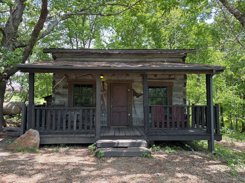Twin Oaks Antique Cabin by Garden of the Gods in the Shawnee National Forest