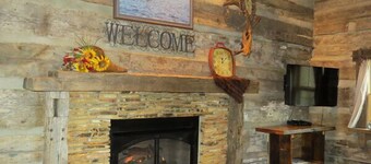 Twin Oaks Antique Cabin by Garden of the Gods in the Shawnee National Forest