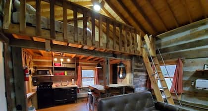 The Cottonwood cabin by Garden of the Gods in the Shawnee National Forest