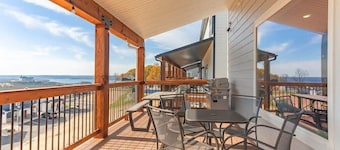 Lake View! Hot Tub! Indoor Pool!