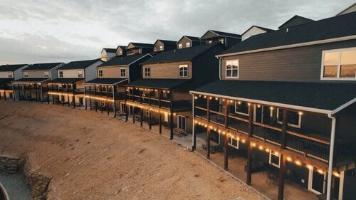 Lake View!  Hot Tub!  Indoor Pool!