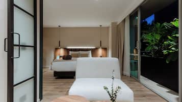 Deluxe Double Room | Tempur-Pedic beds, minibar, in-room safe, desk